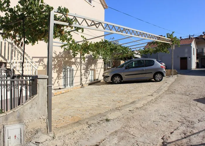 Okrug Gornji 8440c