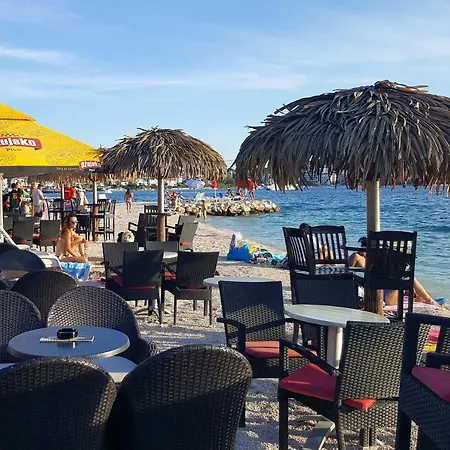 Okrug Gornji 8440c アパート *